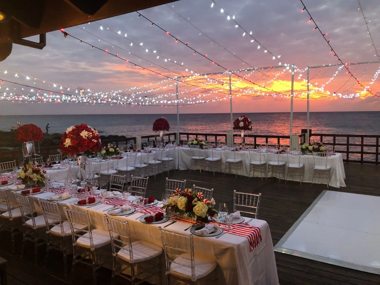 Dine with a View: Best Winter Delights to Feast at Grand Old House