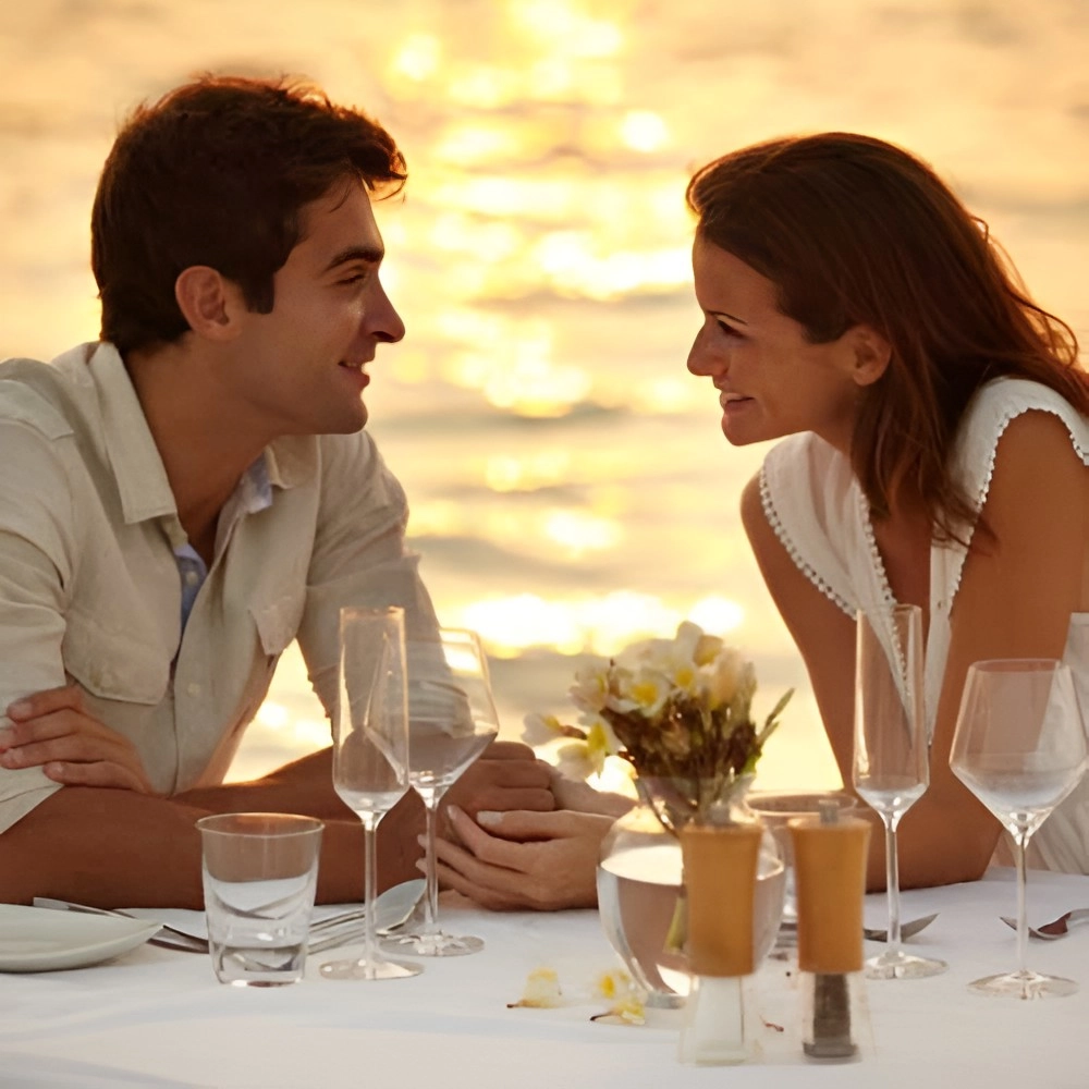 Where in the Cayman Islands can I enjoy an intimate meal with my partner?