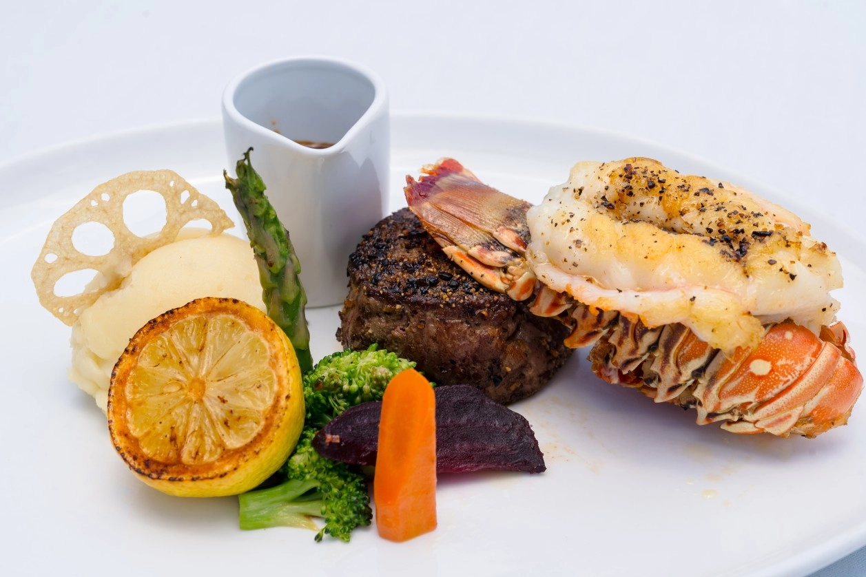 Best Seafood in Grand Cayman: Where to Eat in 2026