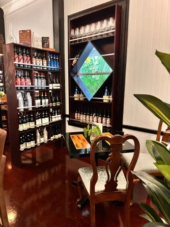 Wine & Dine: Pairing Tips from Grand Cayman's Waterfront Sommeliers Wine & Dine: Pairing Tips from Grand Cayman's Waterfront Sommeliers