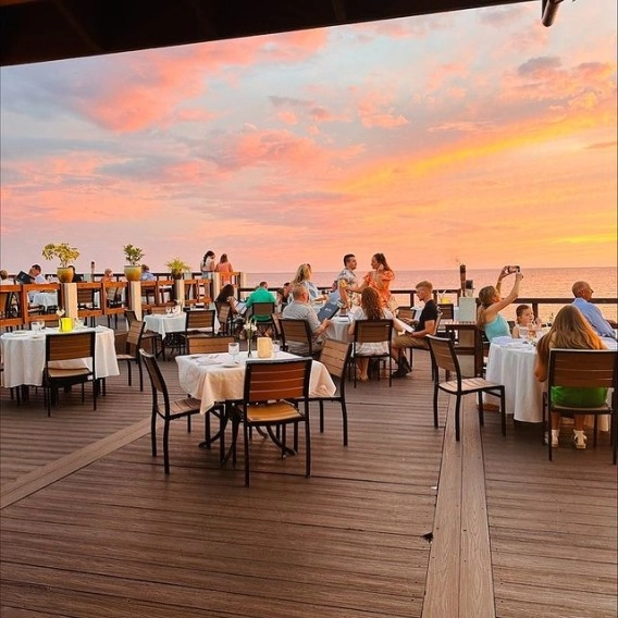 A Foodie’s Diary - Exploring Cayman Through Gastronomic Delights