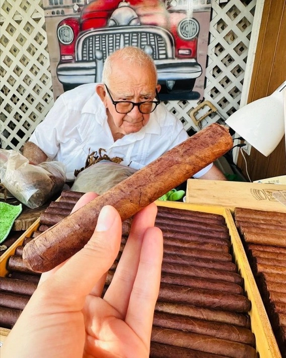 Cuban Cigars and the Fine Wines: Experience Papitos Fusion