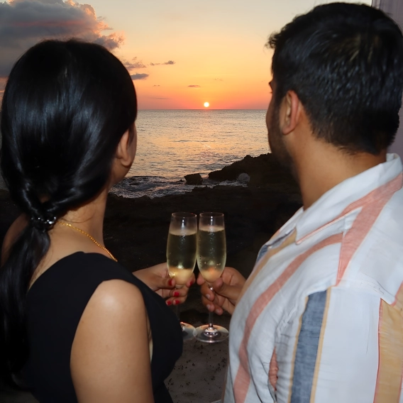 Why Choose a Waterfront Restaurant for Your Dinner Date in Cayman