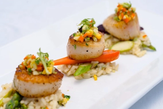 Where to Find the Best Lunch in Grand Cayman - A Local's & Tourist's Guide